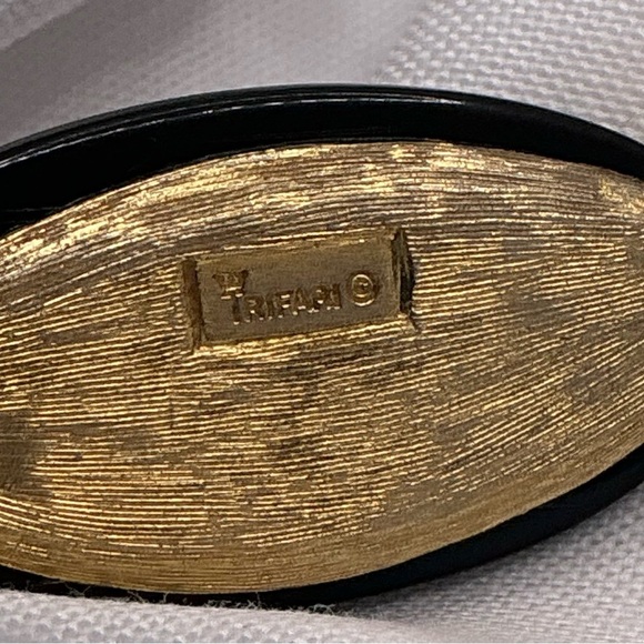 Trifari Black and Gold Oval Necklace - Picture 4 of 5